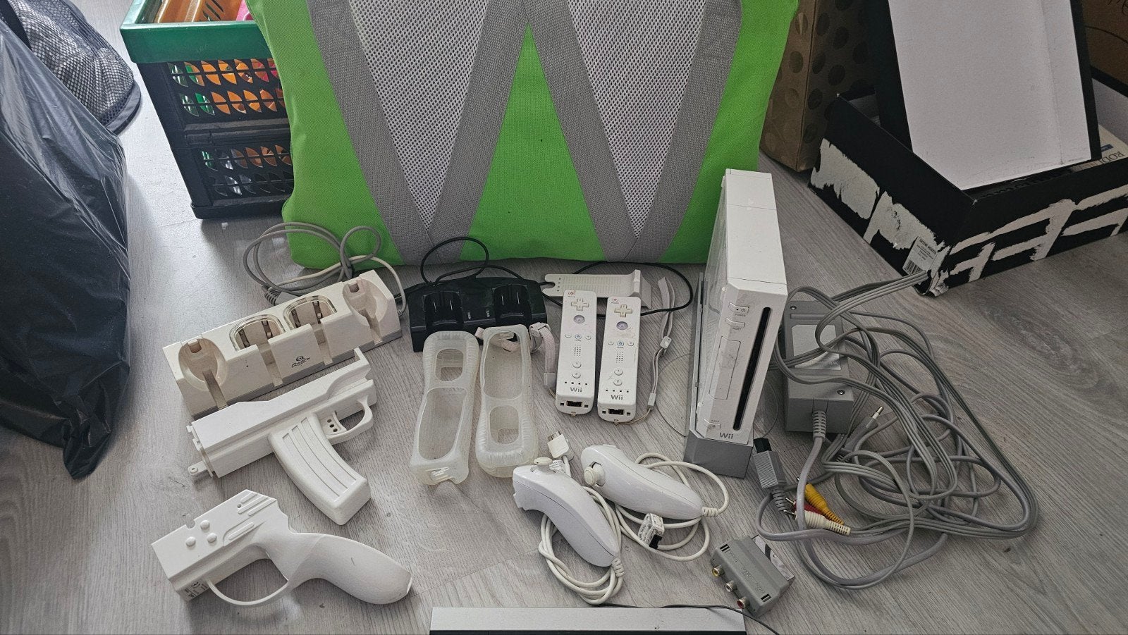 Wii compleet met Wii-board en gun houders, Spelcomputers en Games, Ophalen of Verzenden, Gebruikt, Met 2 controllers, Met Balance Board