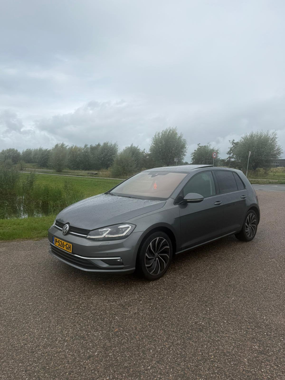 Foto 3 van Volkswagen Golf 1.5 TSI 150pk 7-DSG 2019 PANO - KEYLESS