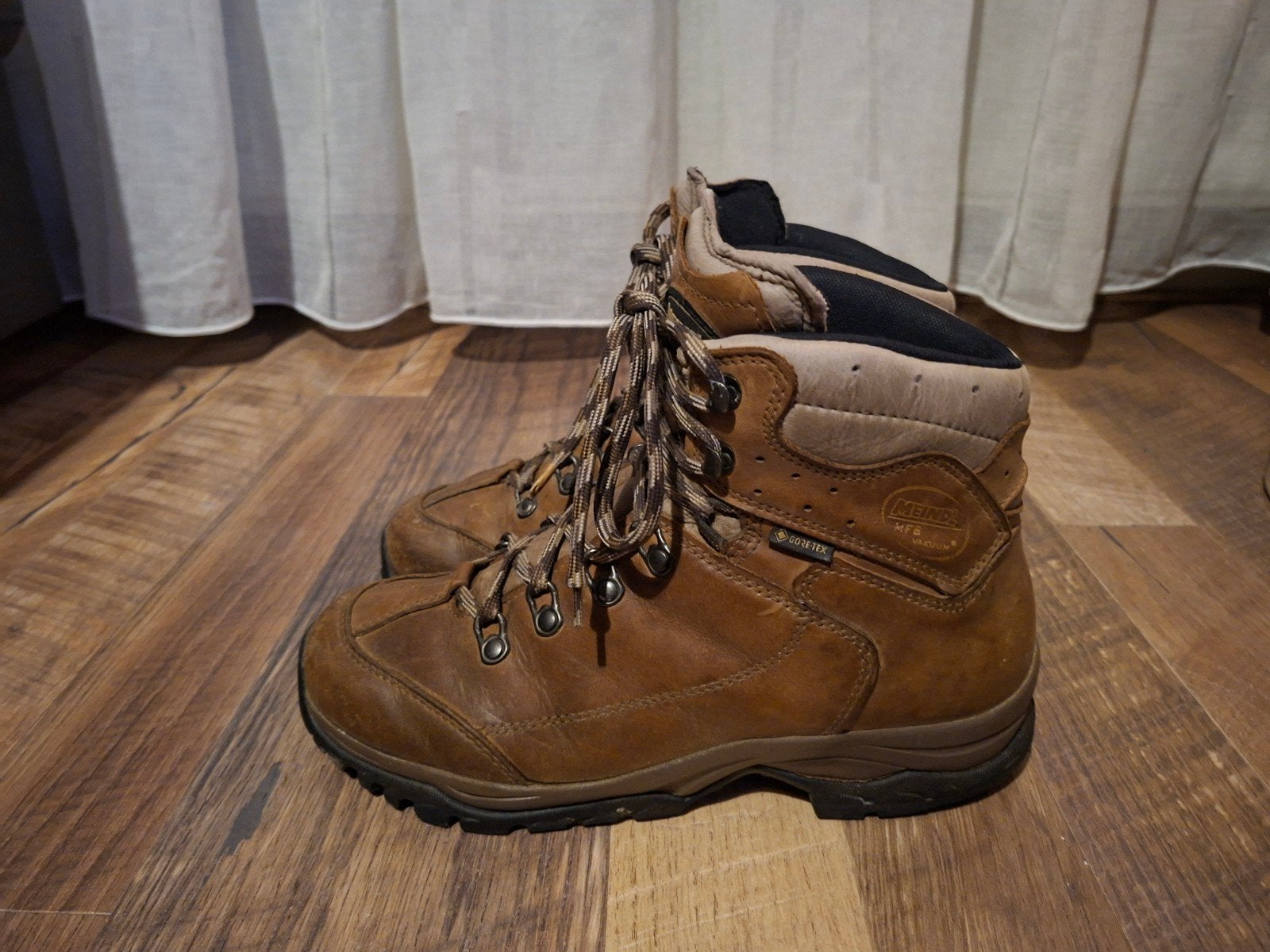 Meindl Maat 40, Bruin, Zo goed als nieuw, Wandelschoenen, Ophalen of Verzenden