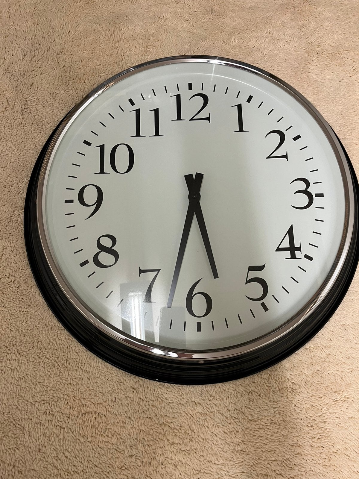 Grote ronde klok (59 cm), Ophalen of Verzenden, Zo goed als nieuw, Wandklok