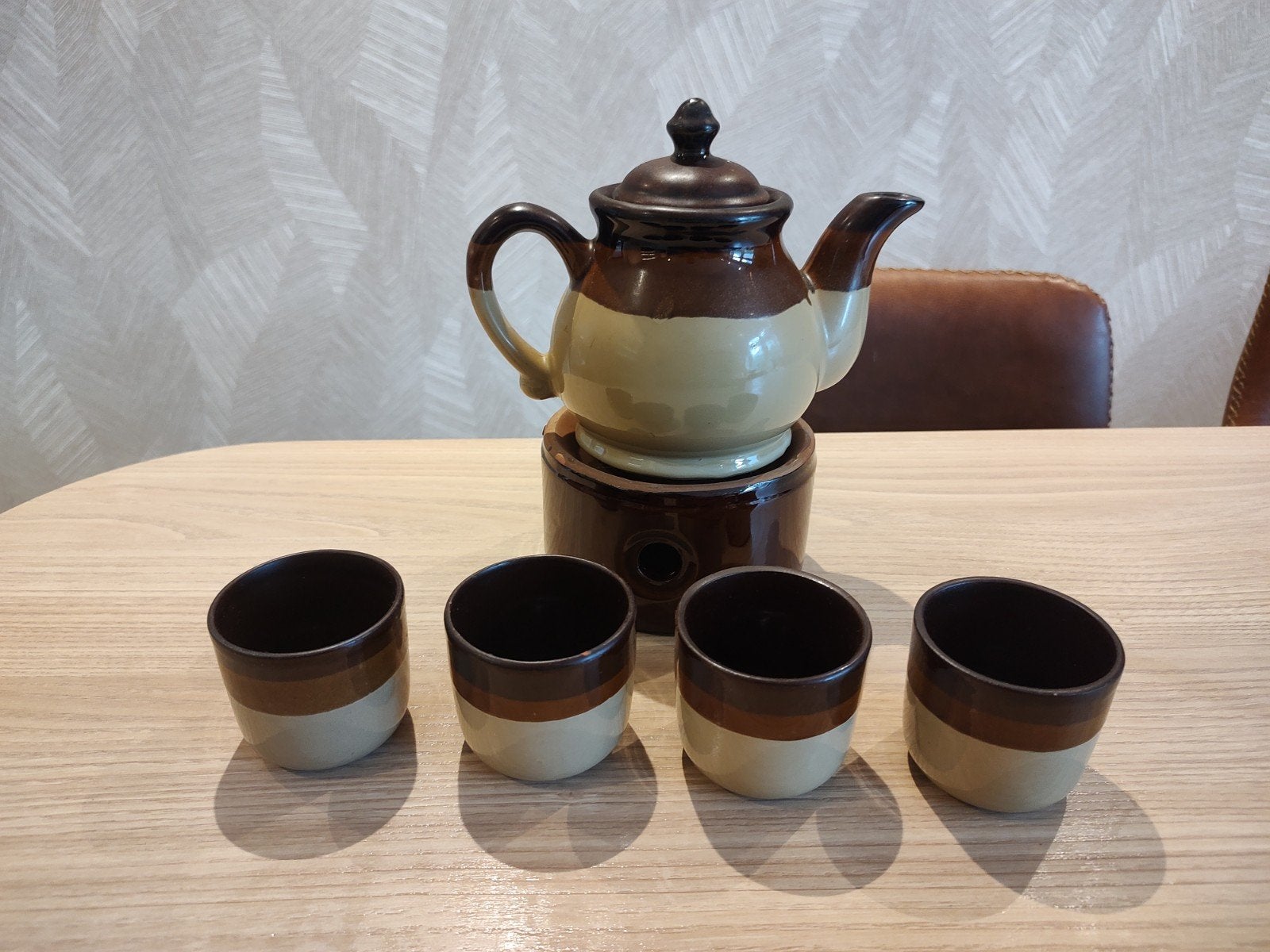 Vintage theepot met theelicht en 4 kopjes, bruin/beige, Ophalen of Verzenden, Gebruikt, Overige stijlen, Overige typen