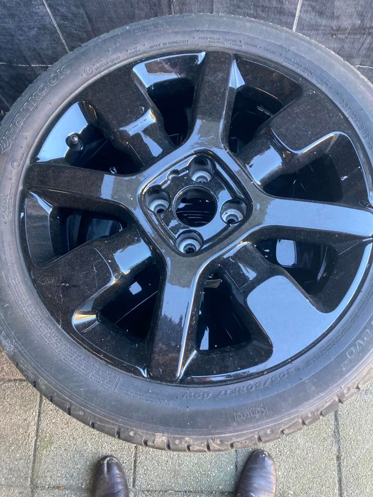 Zwarte 17 inch originele PSA velgen met Hankook banden, Auto-onderdelen, Gebruikt, Banden en Velgen, 17 inch, Personenwagen
