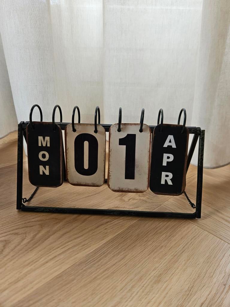 Vintage metalen kalender, Huis en Inrichting, Ophalen