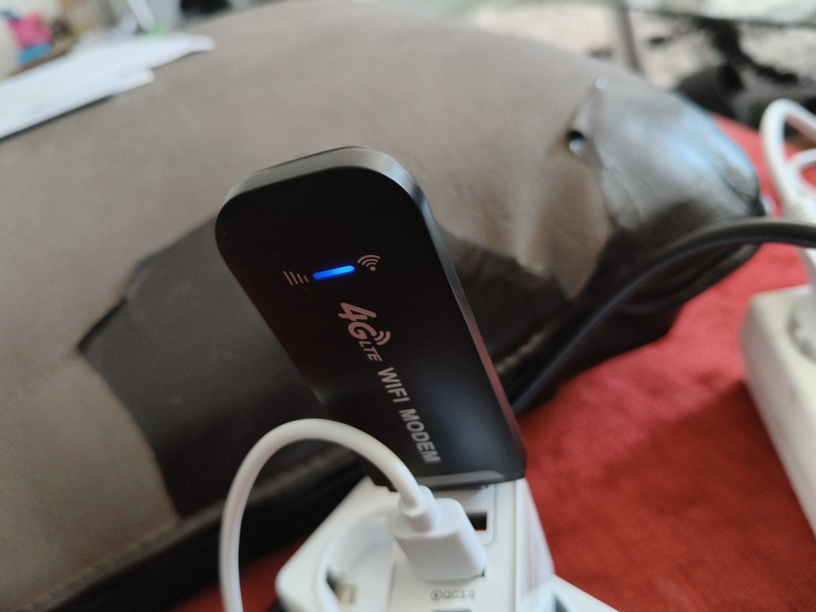 4G LTE WiFi Modem USB Dongle inc simkaart met 20€ tegoed, Ophalen of Verzenden, Zo goed als nieuw
