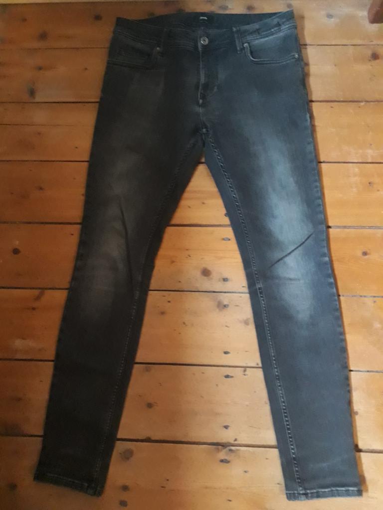 Toffe skinny. Donkergrijs. Wijdte 33, lengte 32, Ophalen of Verzenden, Zo goed als nieuw, Grijs, W32 (confectie 46) of kleiner