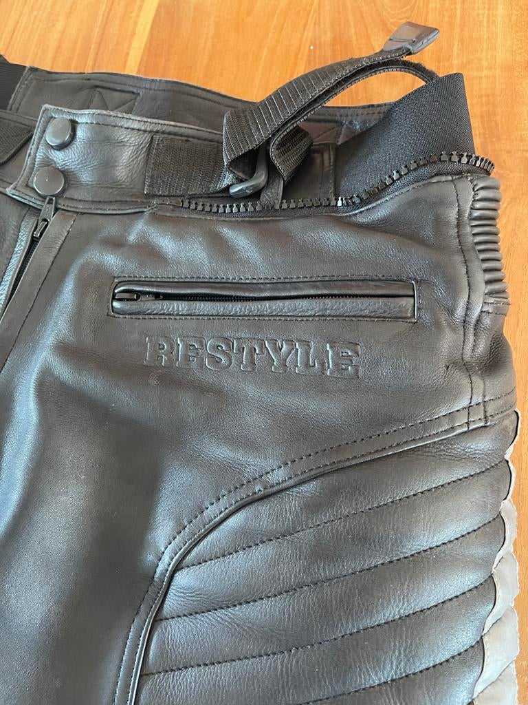 Motorrijbroek leer mt 32 met uitritsbare binnenbroeken, Motoren, Kleding | Motorkleding, Ophalen of Verzenden, Tweedehands, Dames