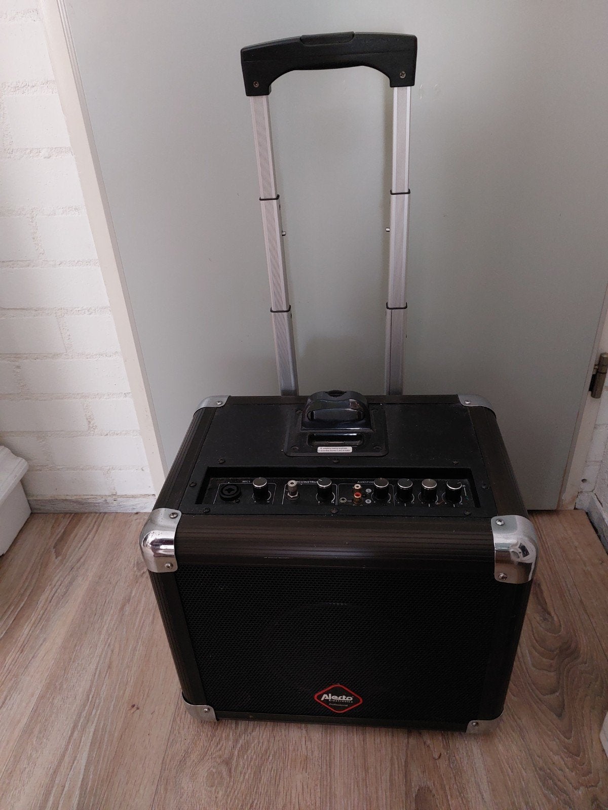 Alecto Party Speaker met Trolleyfunctie (geen accu), Party speaker, Ophalen, Overige merken, Gebruikt