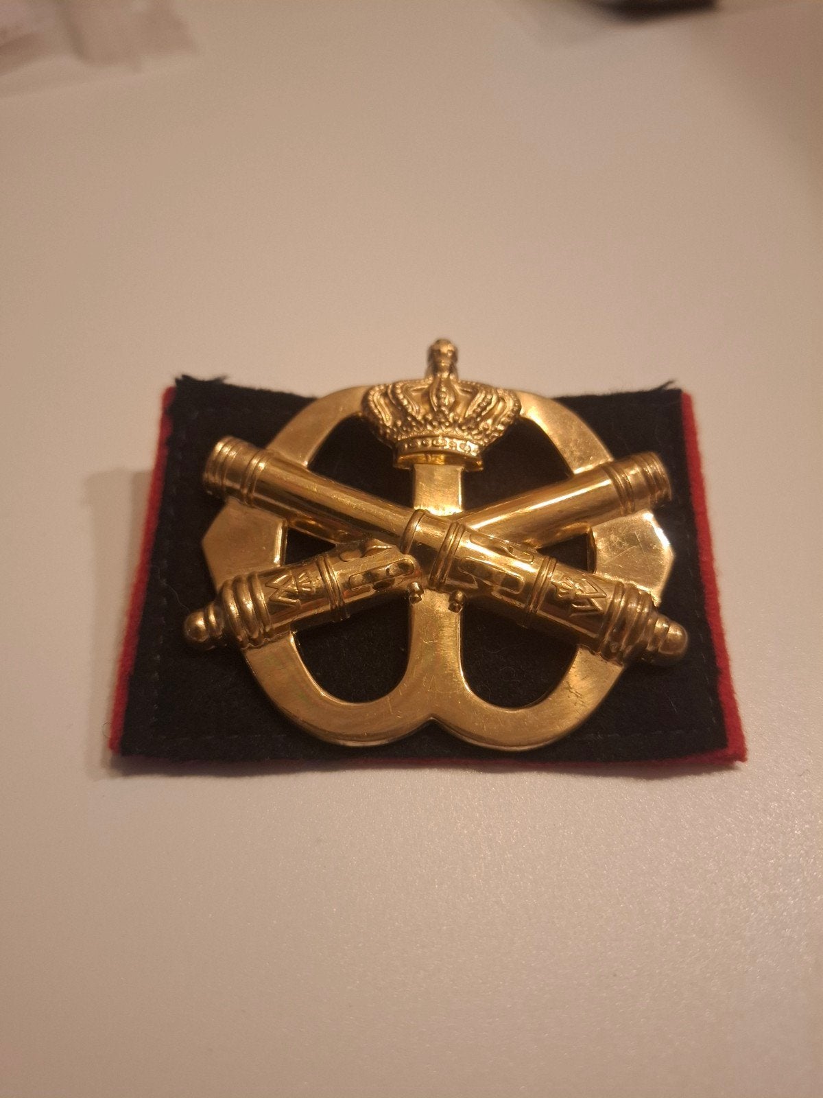 Militair embleem Landmacht artillerie, Ophalen of Verzenden, Landmacht, Nederland, Embleem of Badge