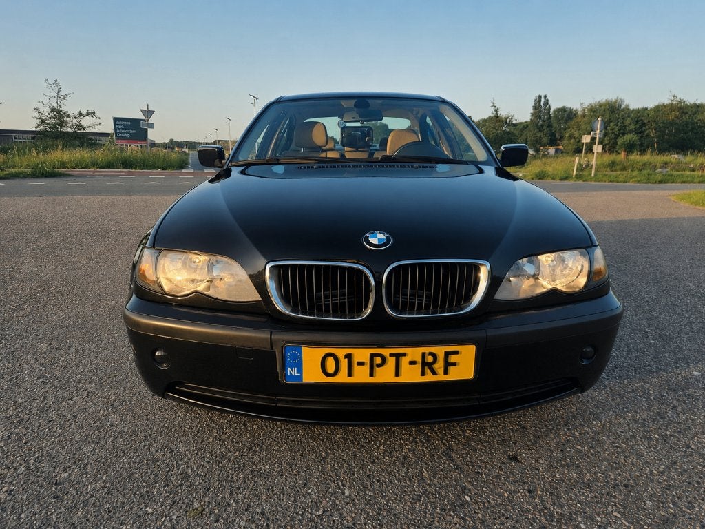 BMW 318i E46 sedan, APK 12-2026, veel onderhoud en historie!, Auto's, BMW, Achterwielaandrijving, 1995 cc, Handgeschakeld, Particulier