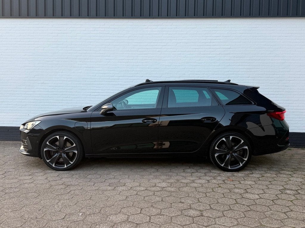 Cupra Leon Sportstourer e-Hybrid VZ Perf. PANO l ACC l 245PK, 77 km/l, Gebruikt, 4 cilinders, Leon
