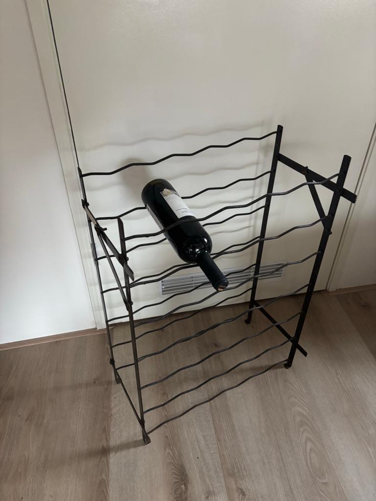 Metal wine rack, Huis en Inrichting, Woonaccessoires | Wijnrekken, Ophalen, Gebruikt, 25 flessen of meer, Metaal