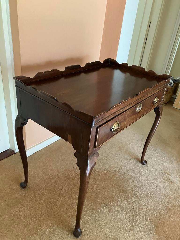 Mahonie Queen Anne Tafel met Lade en Opstaande Rand, Ophalen