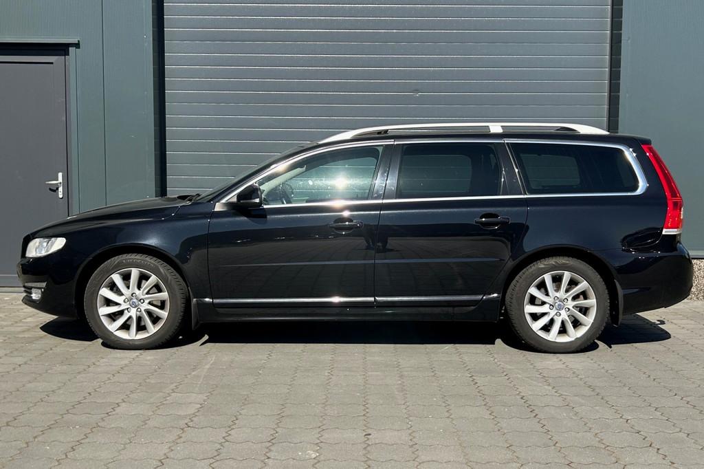 Volvo V70 2.0 T5 245pk Nordic+ SCHUIFDAK XENON 2e eig.! NL-a, Auto's, 4 cilinders, Zwart, 1565 kg, 93 €/maand