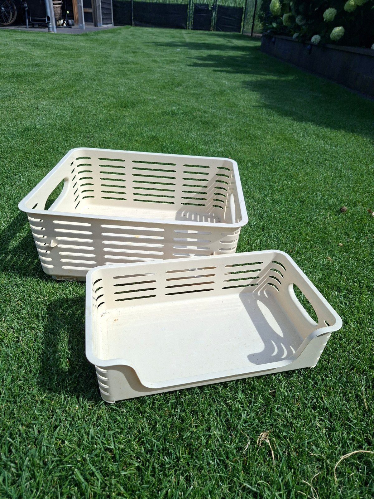 Set van 2 Crèmekleurige Opbergmanden, Huis en Inrichting, Woonaccessoires | Overige, Gebruikt, Kunststof, Beige, Ophalen