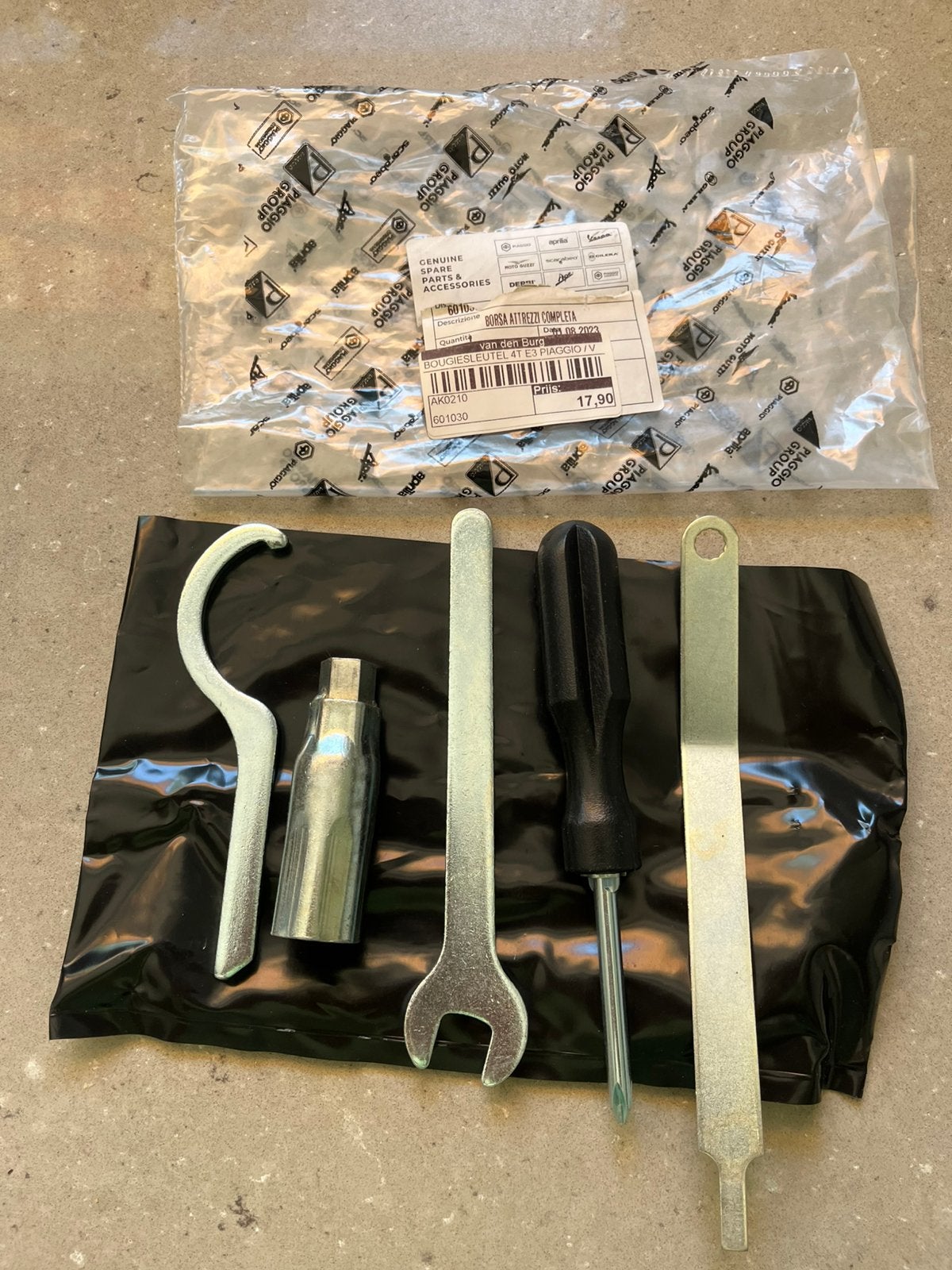Origineel boordgereedschap Piaggo Vespa LX50 4T, Fietsen en Brommers, Ophalen of Verzenden, Nieuw, Overige typen, Vespa