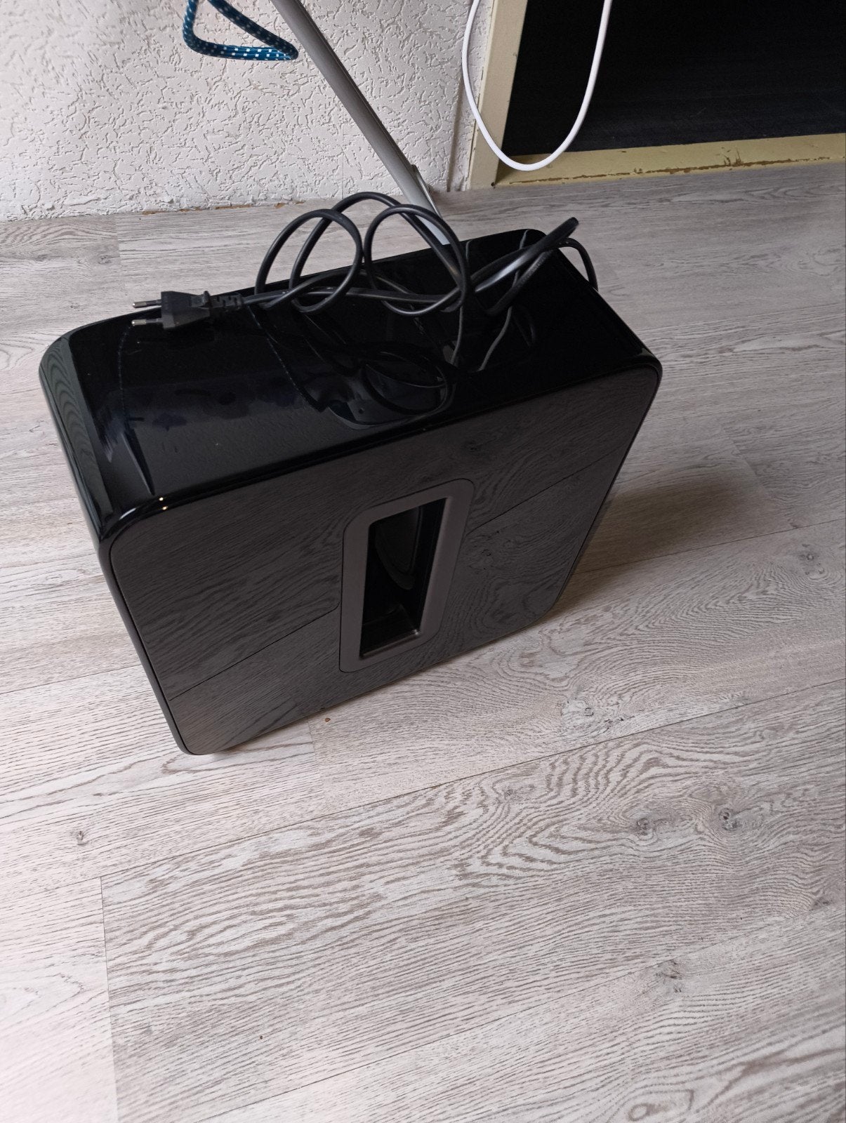 Foto 3 van Sonos Sub Gen 1.
Geeft een krachtige, diepe bas en is een mo