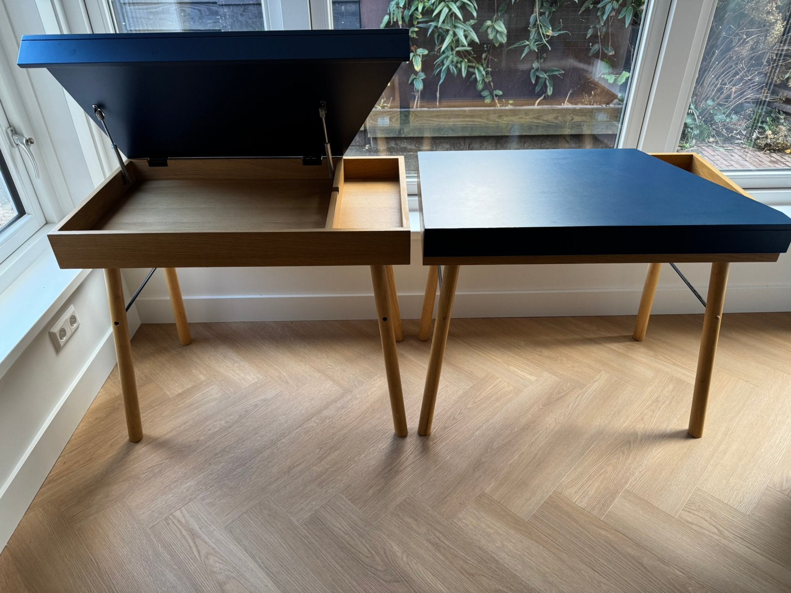 2 houten kinderbureaus Made, Ophalen, Opbergruimte, Kinderbureau, Zo goed als nieuw