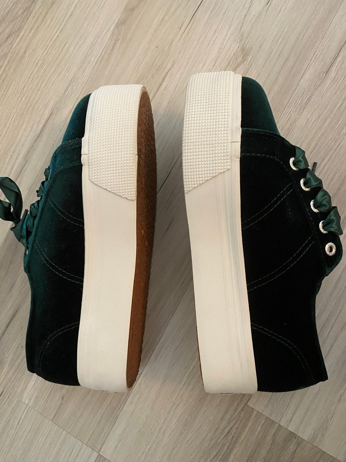 Superga x Lizzy van der Ligt fluwelen sneakers, Nieuw, Ophalen of Verzenden, Sneakers of Gympen, Groen