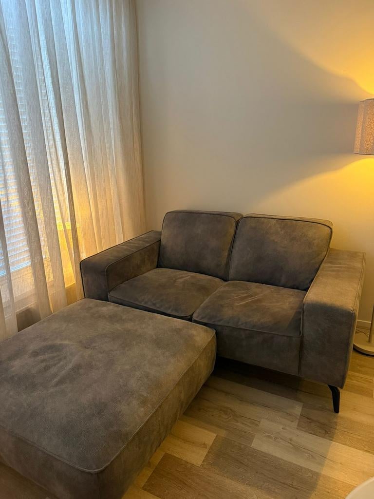 Comfortabele tweepersoonsbank met poef - Zo goed als nieuw, Ophalen, 150 tot 200 cm, Tweepersoons, 75 tot 100 cm