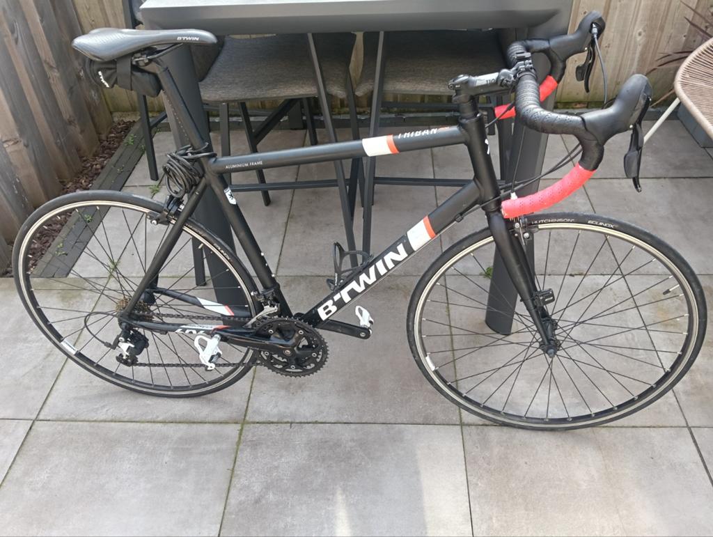 B'Twin Triban 500 racefiets - Zo goed als nieuw, Fietsen en Brommers, Fietsen | Racefietsen, Overige merken, 28 inch, Aluminium