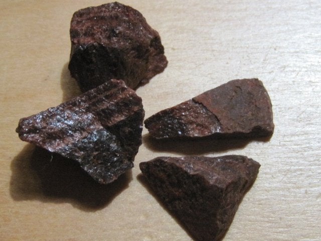 m. 3x 30Kt ruwe edelstenen KATTEOOG (2), Verzenden, Mineraal