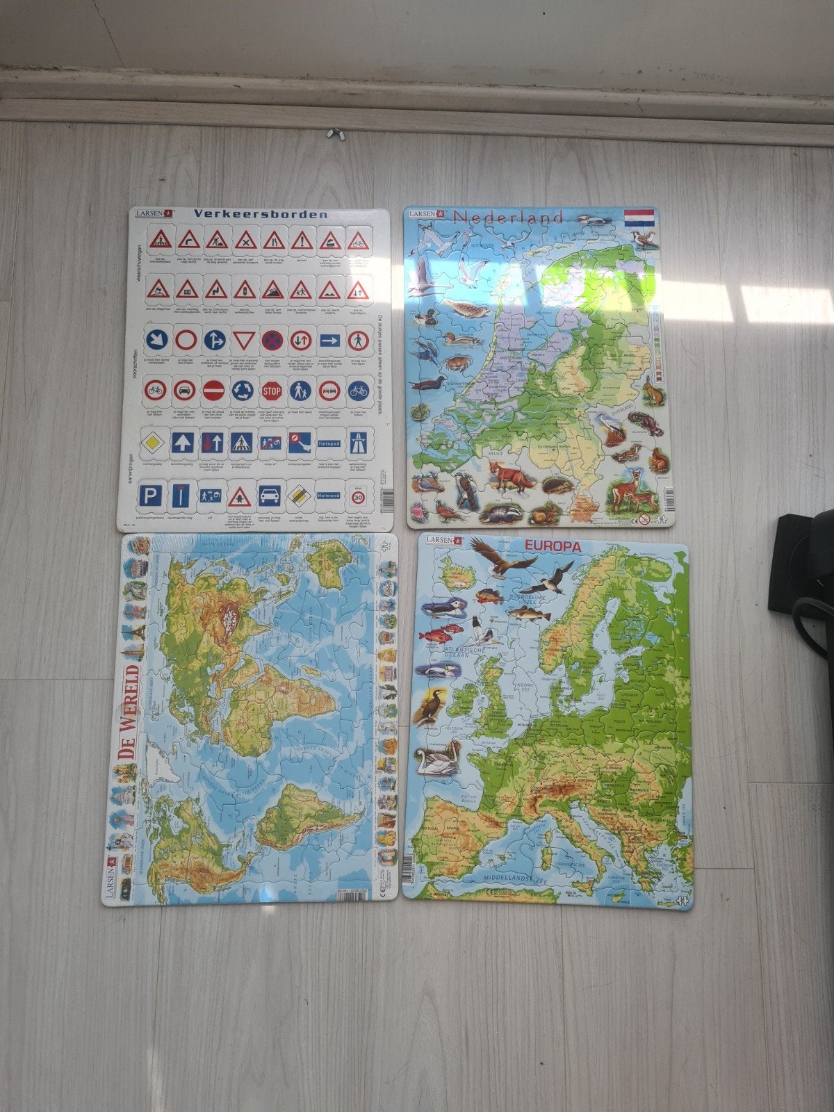 Larsen Educatieve Puzzels Set van 4 - Kaarten & Verkeersbord, Ophalen of Verzenden, Nieuw