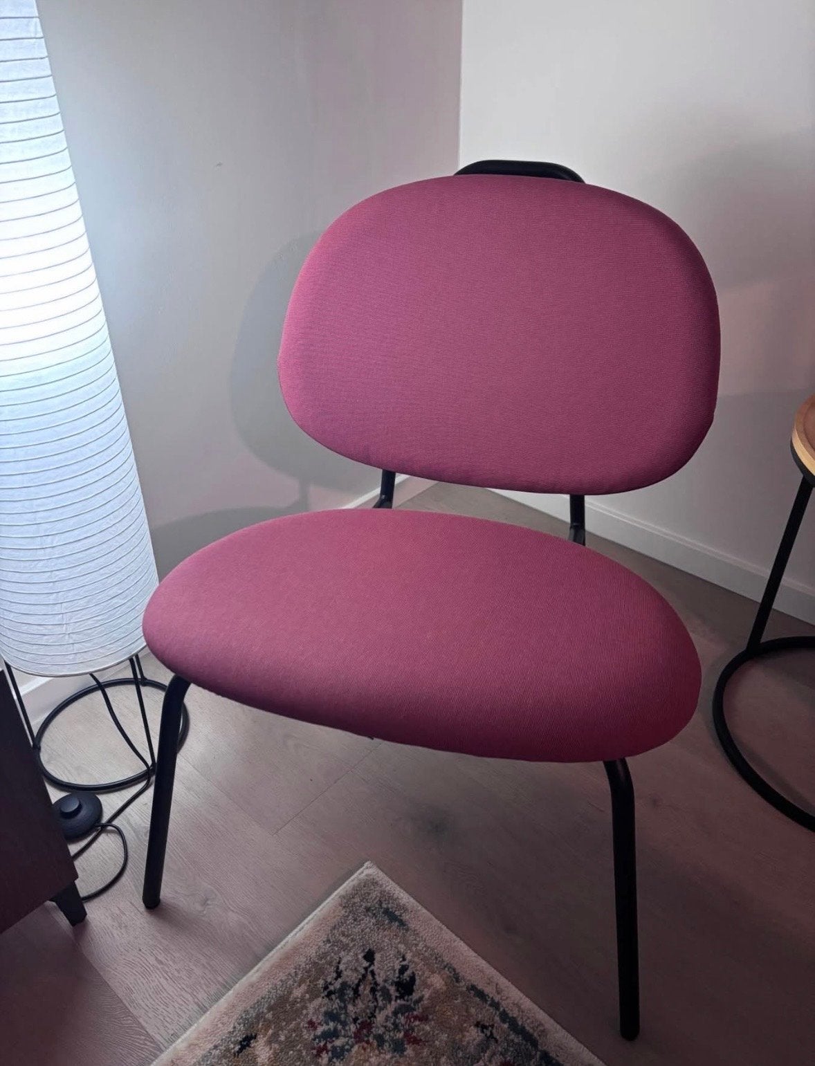 Moderne fauteuil - Rood stof met zwart metalen fra, Ophalen, Minder dan 75 cm, Nieuw, Stof