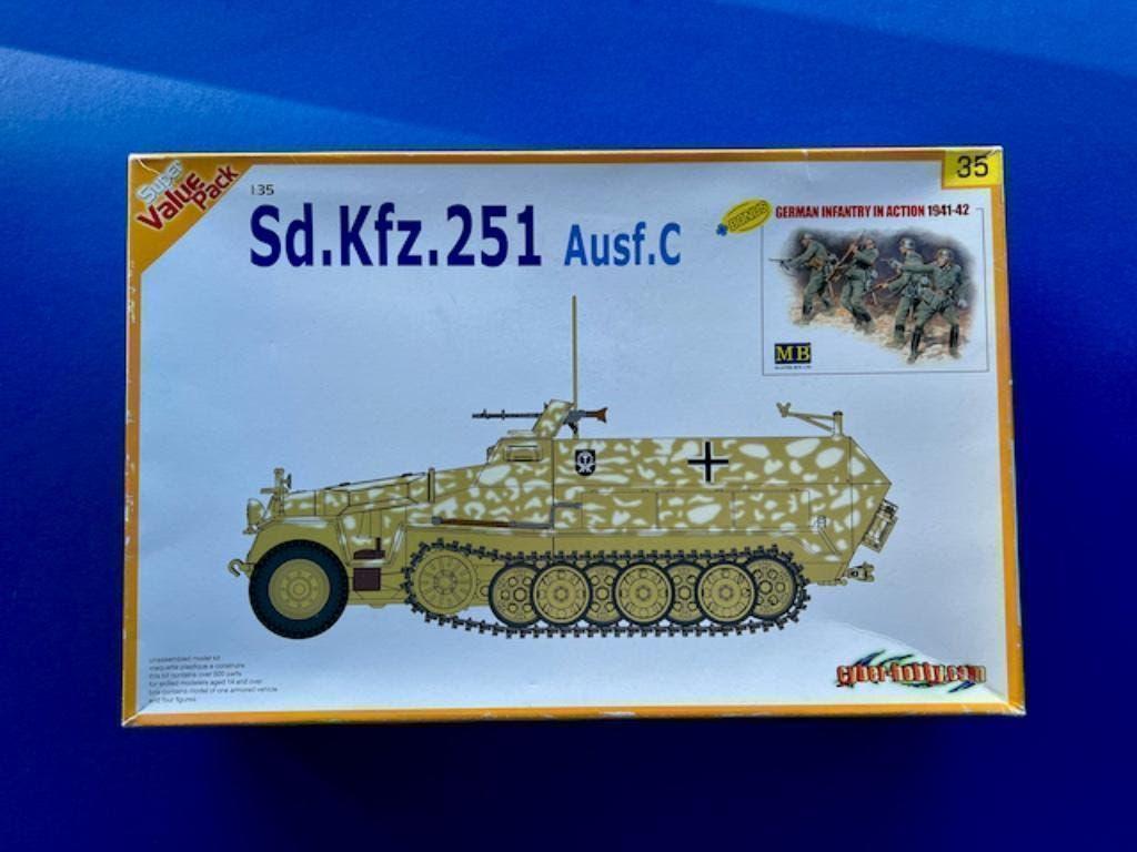 CYBERHOBBY	9135	Sd.Kfz.251 Ausf. C + German Infantry	1/35, Verzenden, Nieuw, 1:32 tot 1:50, Italeri