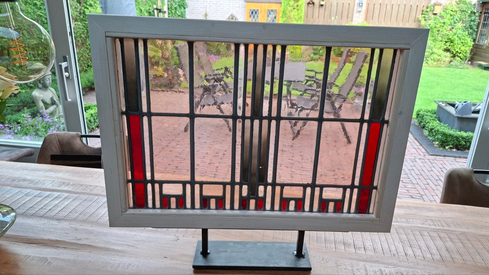 Glas-in-lood raam op standaard., Ophalen