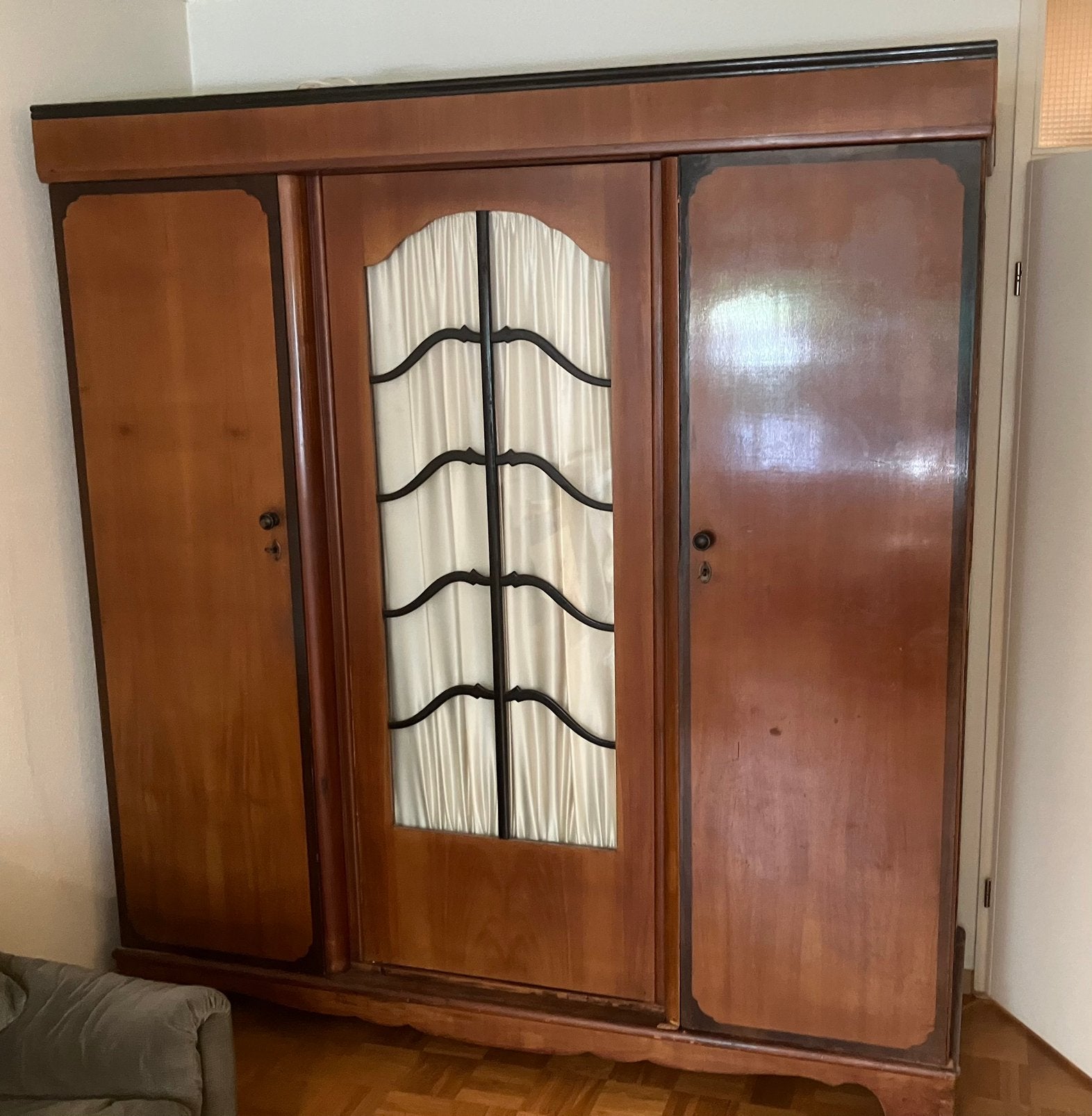 Pander kast art deco, Ophalen