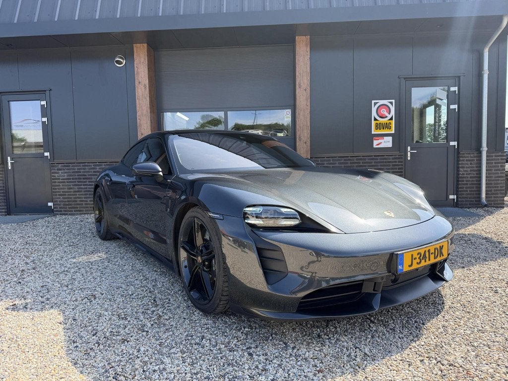 Porsche Taycan Turbo 93 kWh Dealer onderhouden 625PK 95% SOH, Auto's, Porsche, Zwart, 93 kWh, Vierwielaandrijving, Sedan