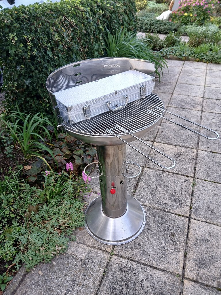 RVS barbeque met tangenset zo goed als nieuw, Ophalen, Zo goed als nieuw, BREVETTATO, Met accessoires