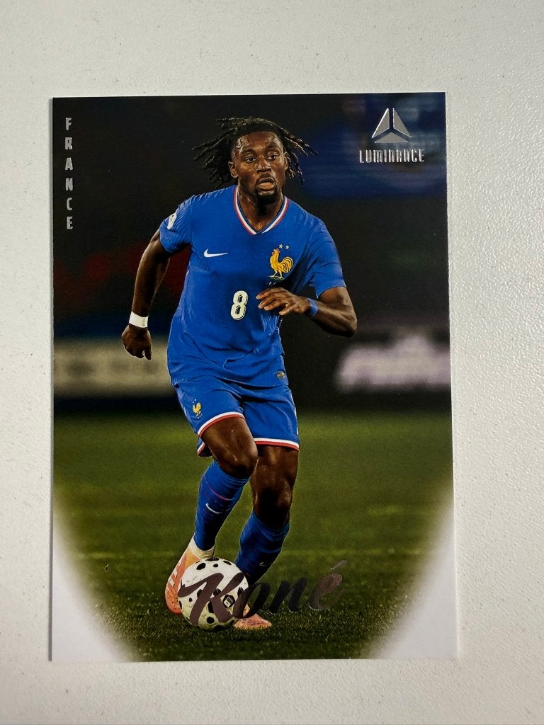 6 Manu Kone Vertical Luminance France 2026, Ophalen of Verzenden, Nieuw, Buitenlandse clubs, Poster, Plaatje of Sticker