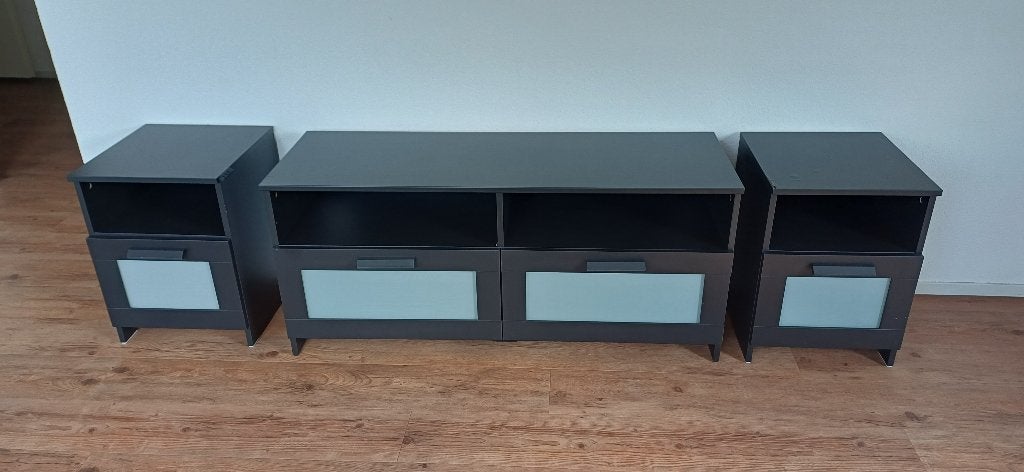 TEAB Ikea Brimnes 2x nachtkastjes + tv meubel, Huis en Inrichting, Slaapkamer | Nachtkastjes, Ophalen, Gebruikt, 55 tot 70 cm