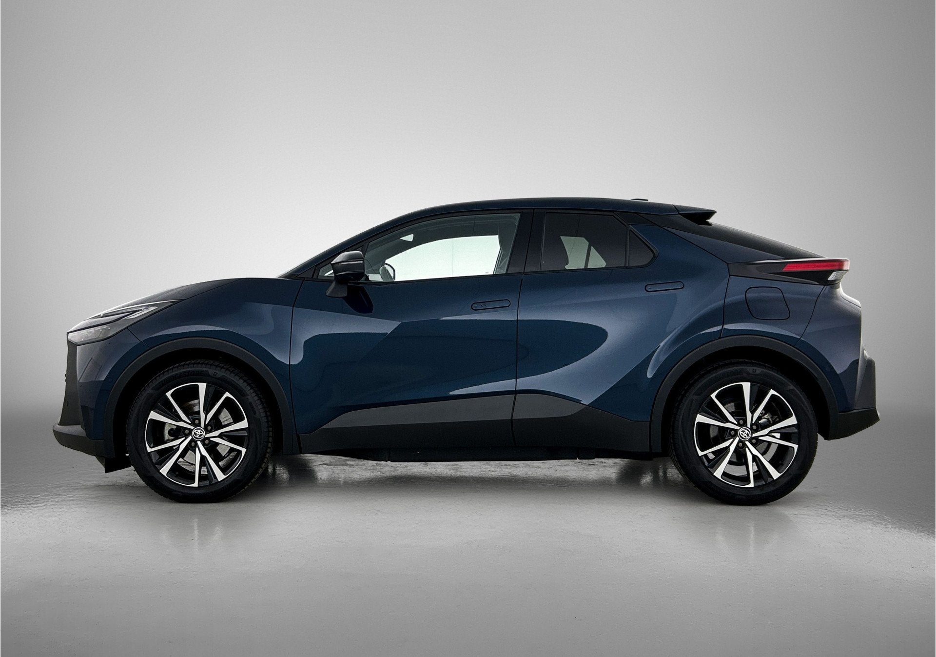 Toyota C-HR 2.0 Plug-in Hybrid 220 First Edition | 360 Cam, Auto's, Toyota, 12 maanden, Stof, 4 cilinders, Blauw