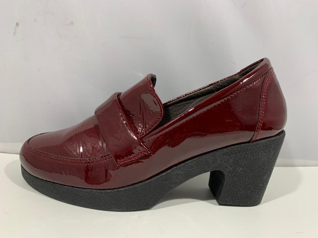 Doralatina, maat 37. Donkerrode glanzende schoenen., Kleding | Dames, Schoenen, Schoenen met lage hakken, Verzenden, Zo goed als nieuw