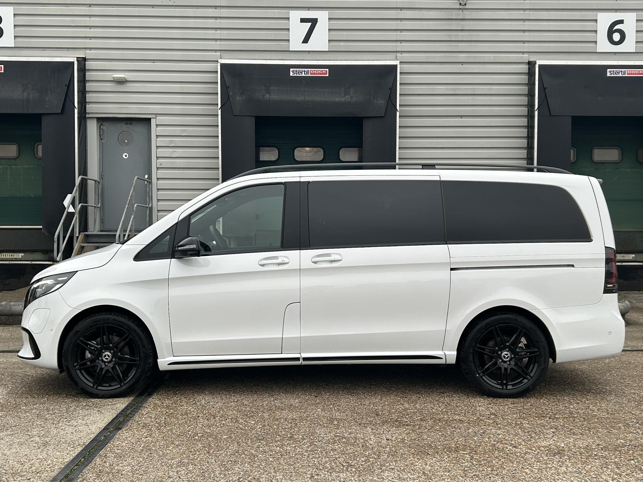 Mercedes-Benz EQV 300 L2 90kWh Dubbel Cabine | Airmatic | Me, Auto's, Bestelauto's, Automatische klimaatregeling, 204 pk, Geïmporteerd