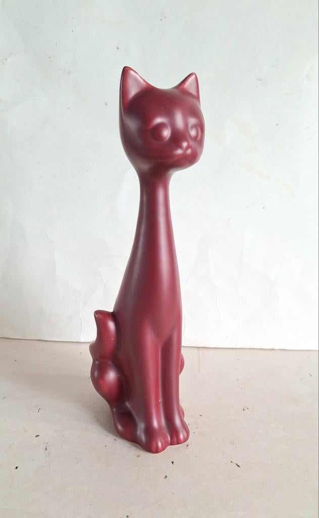 Vintage aardewerk beeldje van een Siamese kat bordeauxrood., Ophalen of Verzenden, Zo goed als nieuw, Dier