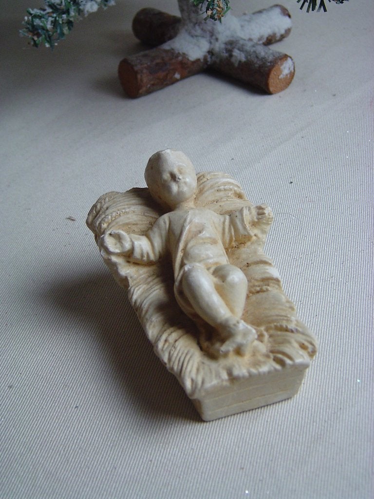 Gipsen beeldje kindje in de kribbe voor de kerststal, Ophalen of Verzenden, Gebruikt