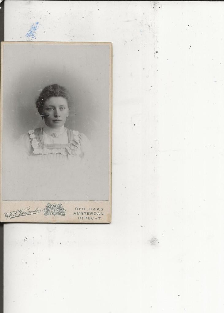 Den Haag CdV Dame met Halsbroche, Ophalen of Verzenden, Voor 1920, Ongelopen, Zuid-Holland
