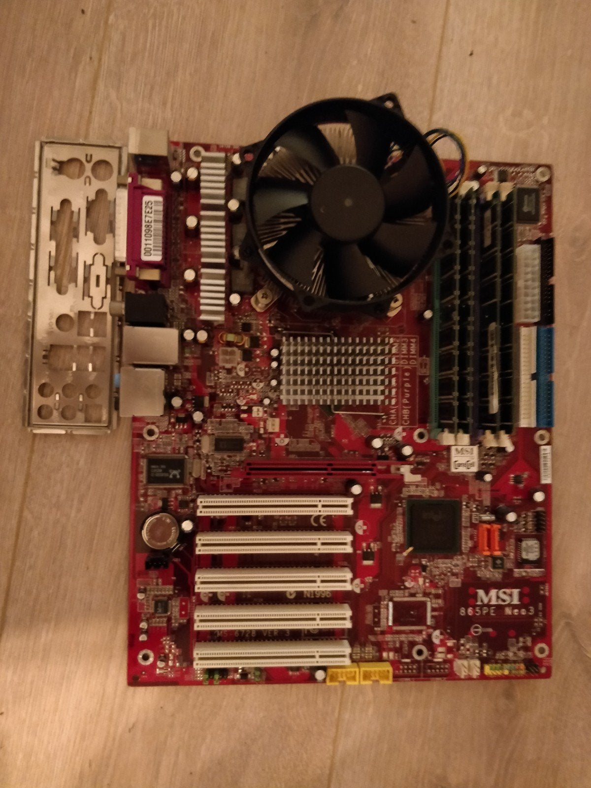 MSI 865PE Neo3 Moederbord met Intel Pentium 4 CPU, Computers en Software, Gebruikt, Ophalen of Verzenden, DDR, ATX