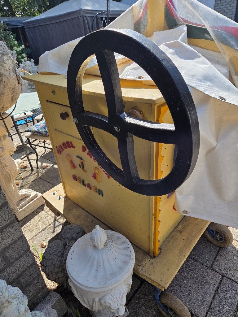 Draaiorgel kast, Ophalen, Gebruikt