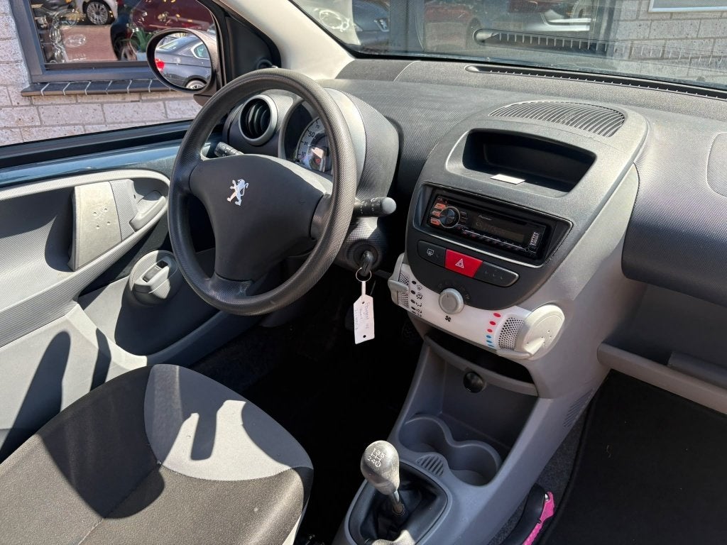 Peugeot 107 1.0-12V XR 3Drs Nieuwe apk Weinig KM (bj 2009), Gebruikt, 4 stoelen, 68 pk, Origineel Nederlands