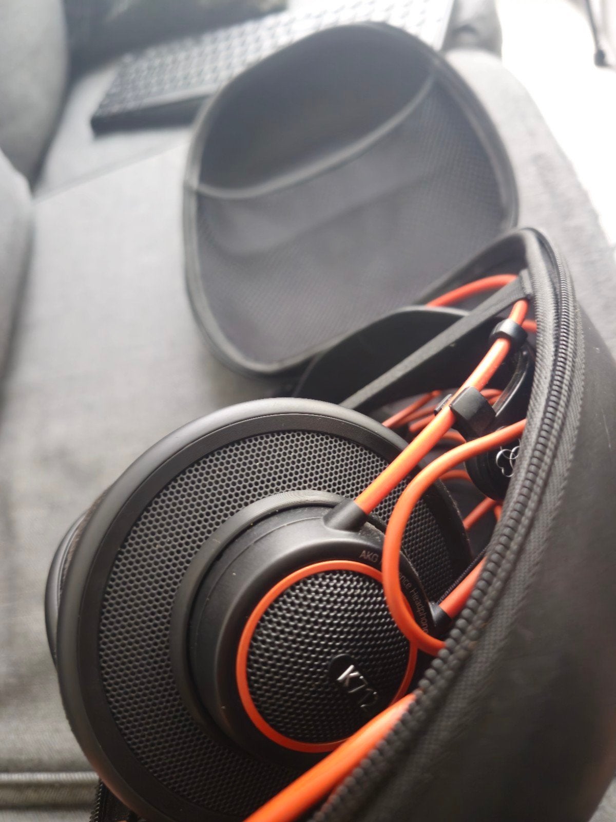 AKG k712 PRO Studio Hoofdtelefoon met lange kabel en case, Ophalen of Verzenden, Overige merken