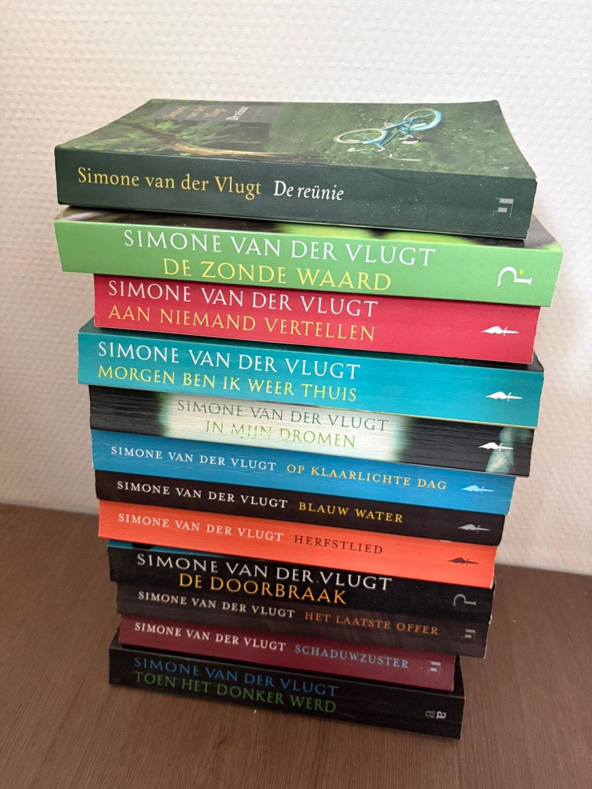 12x Simone van der Vlugt, Boeken, Ophalen, Gelezen
