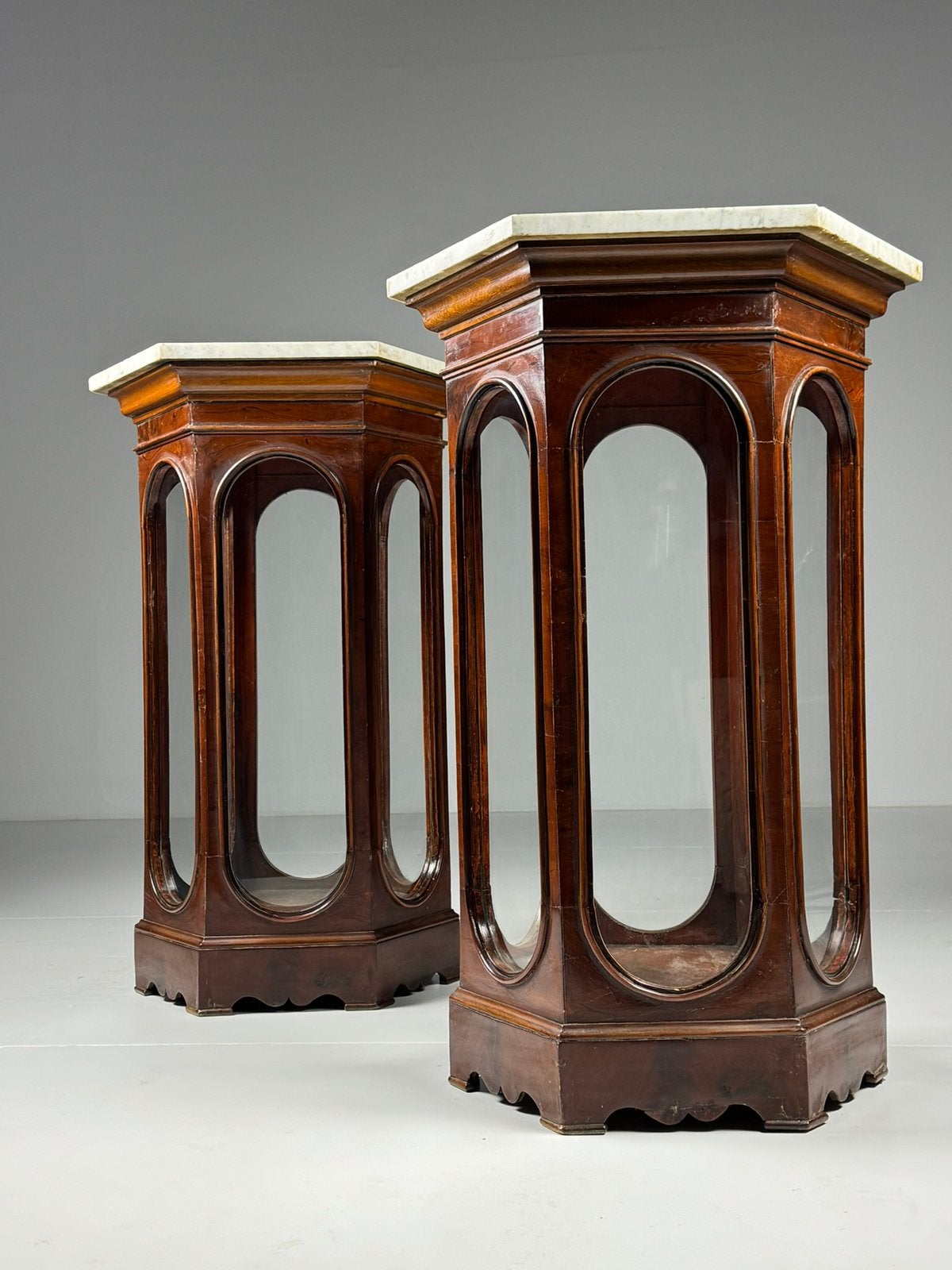 Paar octagonale vitrines 19e eeuw, Ophalen of Verzenden