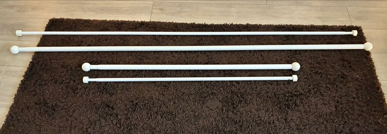 4 witte IKEA gordijnroedes uit de HUGAD/RÄCKA-serie., Huis en Inrichting, Stoffering | Gordijnen en Lamellen, Ophalen, Gebruikt