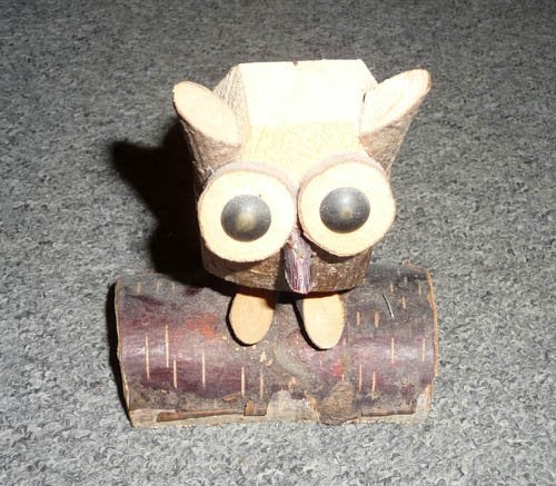 Uiltje gemaakt van houten stammetjes, Ophalen of Verzenden, Zo goed als nieuw