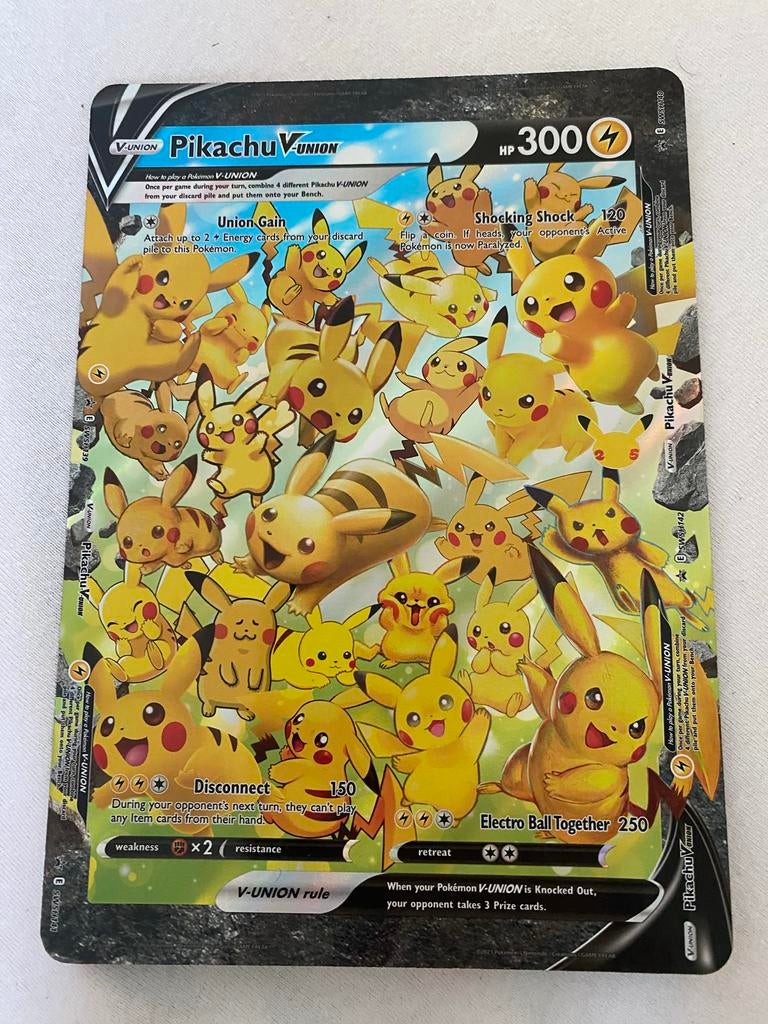 Grote Jumbo Pokémon Kaarten - Pikachu V-UNION & Urshifu VMAX, Ophalen of Verzenden, Zo goed als nieuw, Meerdere kaarten, Foil