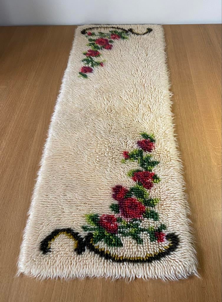 Vintage Loper met Rozenmotief - Crème, Rood, Groen, Minder dan 50 cm, Gebruikt, 100 tot 150 cm, Ophalen of Verzenden